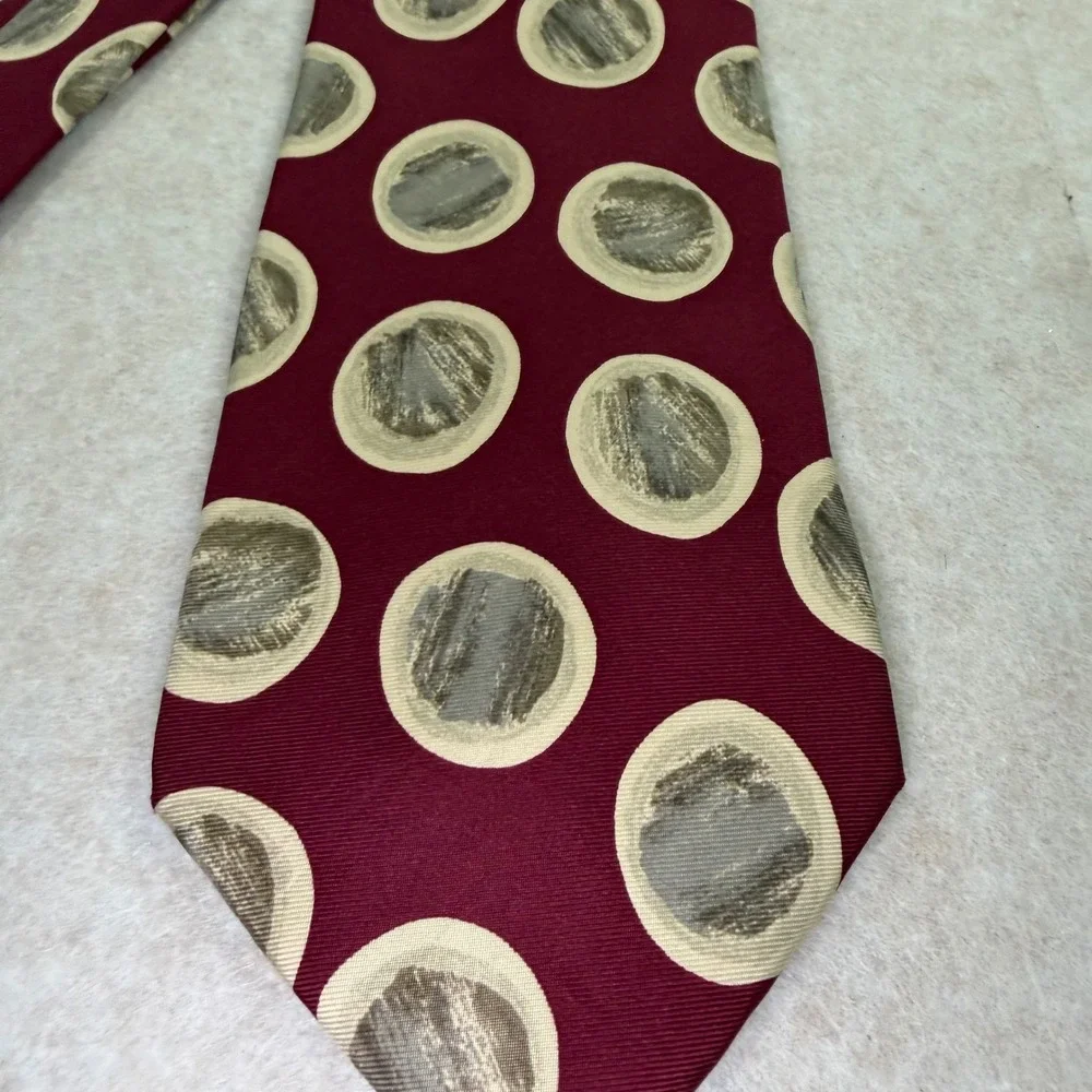 Hugo Boss‎ Mens Burgundy Silk Abstract Polka Dot Tie Made in Italy Wide 4 Inch